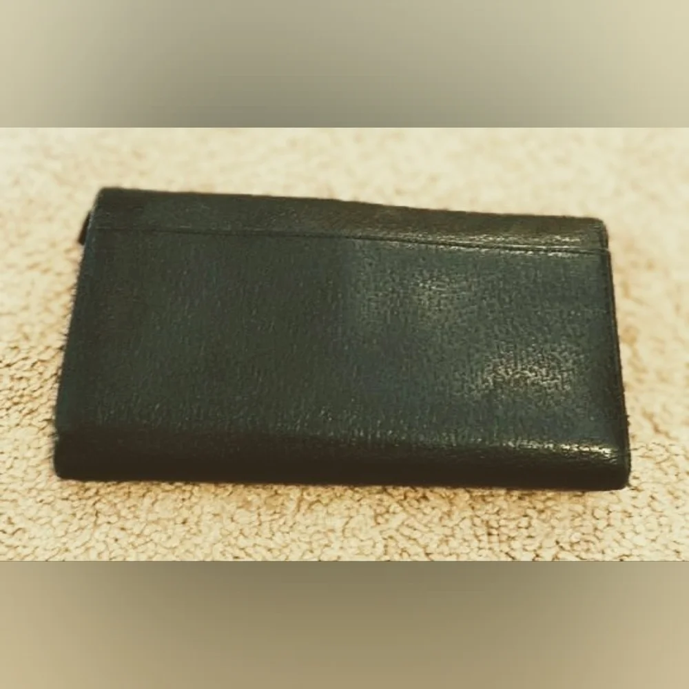 Kate Spade Black Pebbled Leather Wallet – Made in Italy – EUC